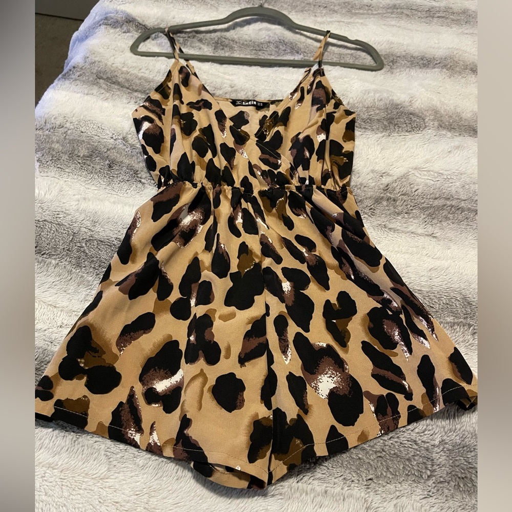 Lightweight leopard print romper